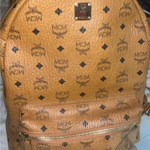 Hardly used, can send more pics if needed.